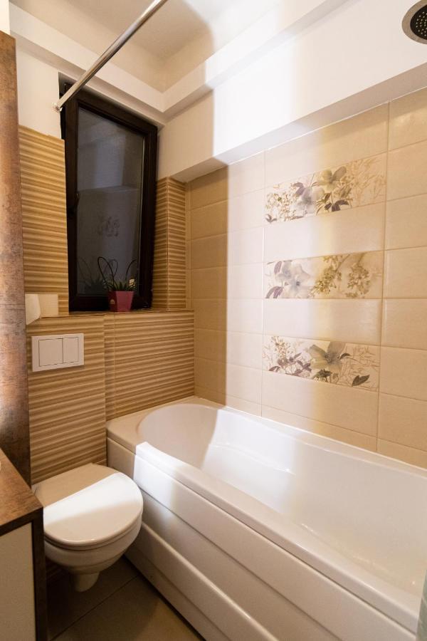 Ardor Apt - Bright And Secluded Apartment In The Heart Of Old Town Braşov Esterno foto