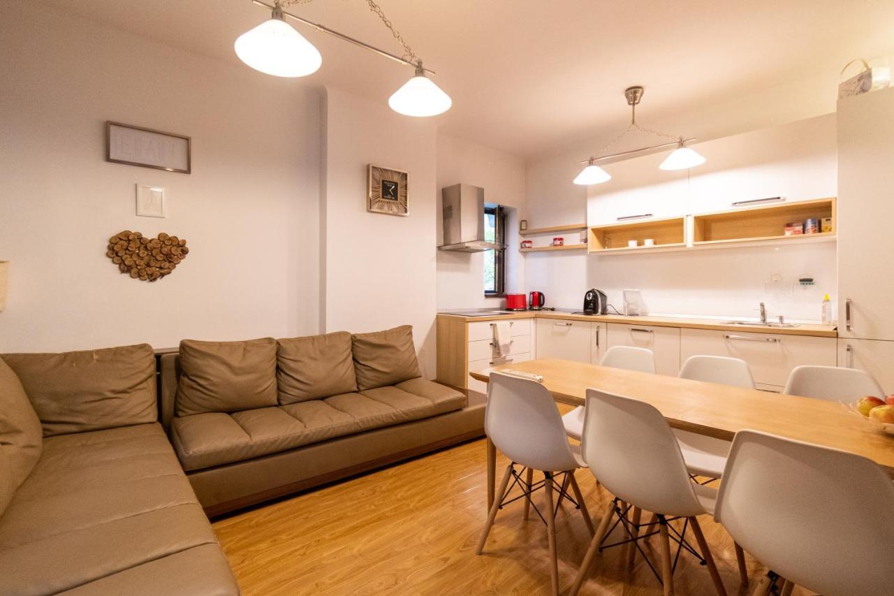 Ardor Apt - Bright And Secluded Apartment In The Heart Of Old Town Braşov Esterno foto