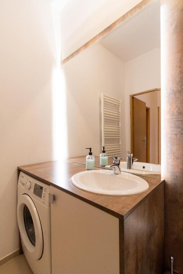 Ardor Apt - Bright And Secluded Apartment In The Heart Of Old Town Braşov Esterno foto