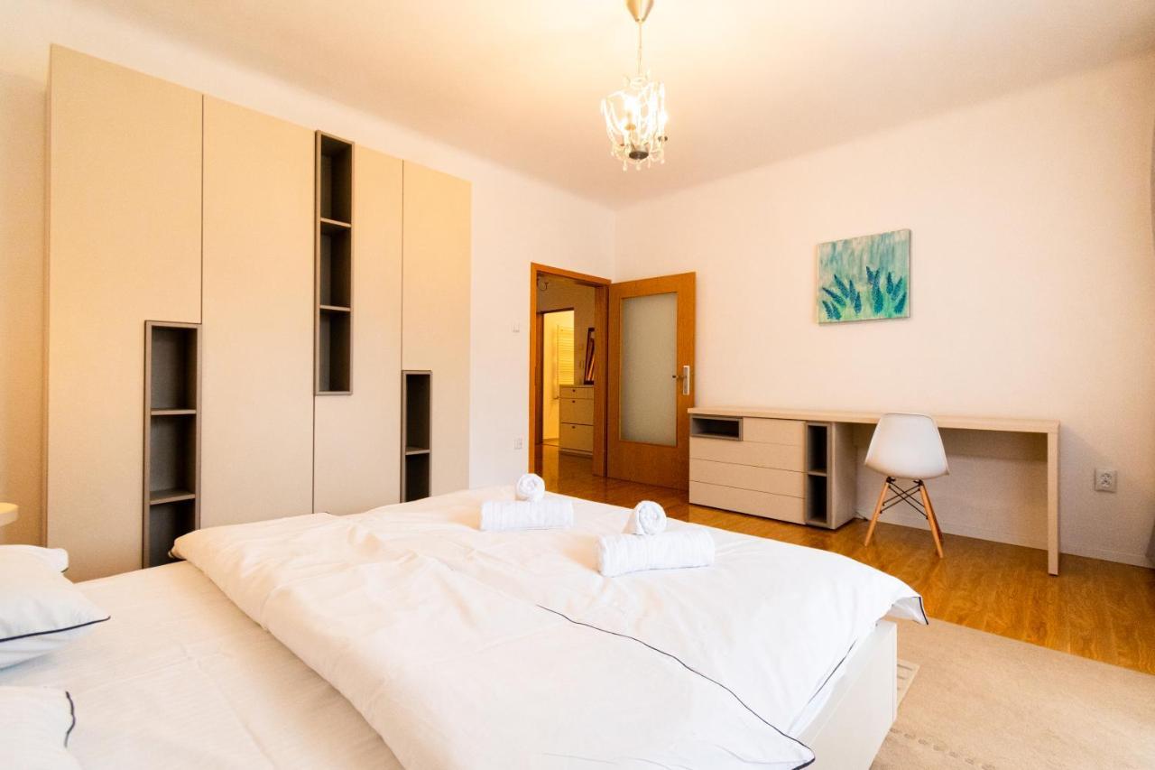 Ardor Apt - Bright And Secluded Apartment In The Heart Of Old Town Braşov Esterno foto