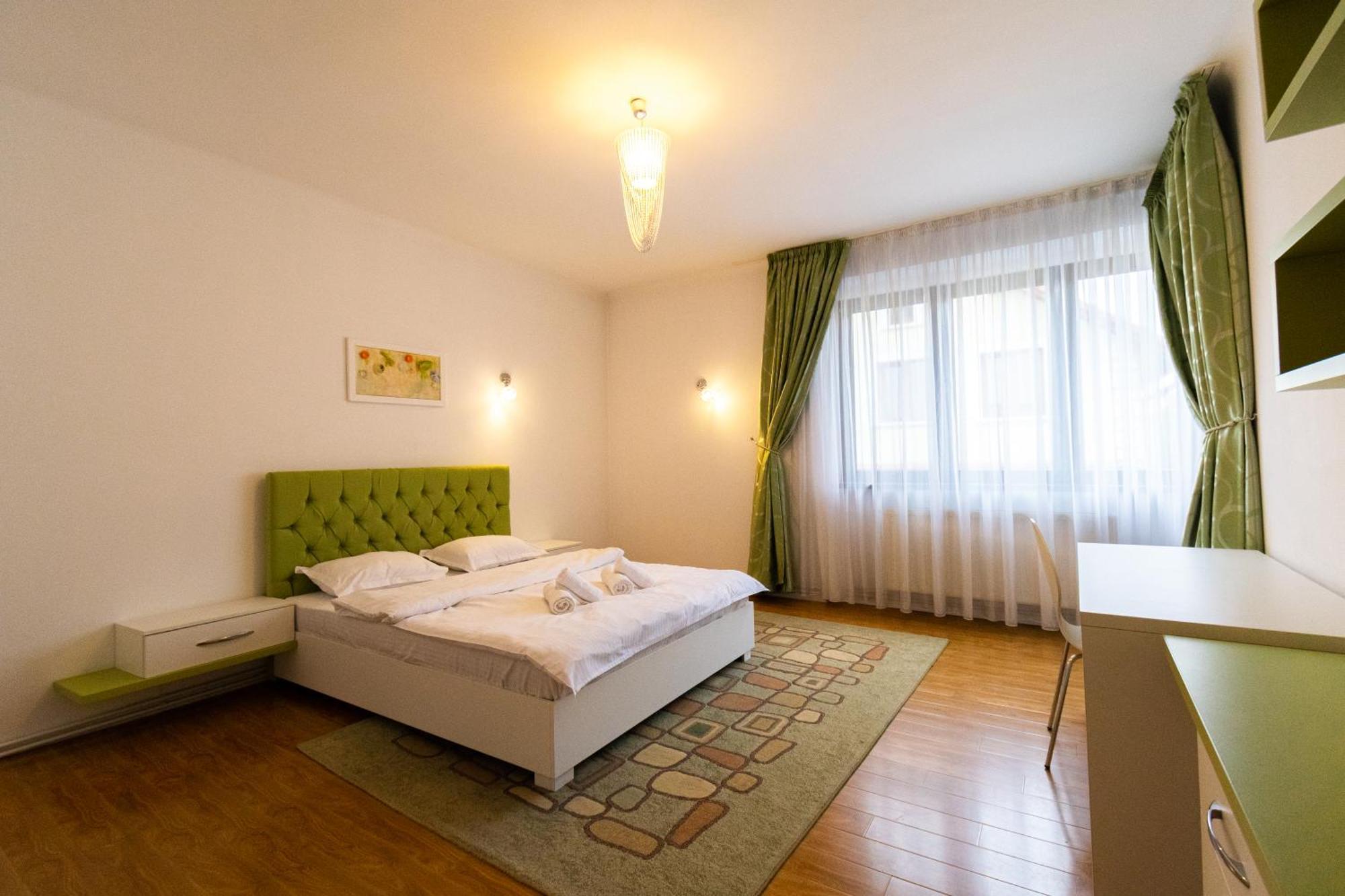 Ardor Apt - Bright And Secluded Apartment In The Heart Of Old Town Braşov Esterno foto